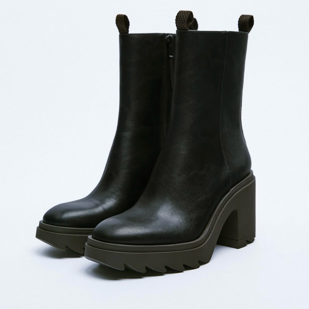 Zara RUBBERIZED HEELED ANKLE BOOTS